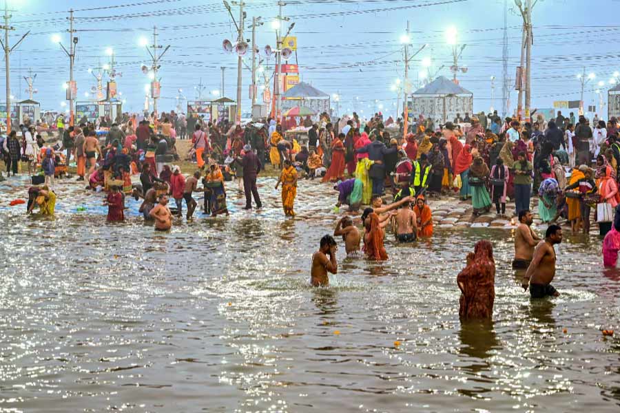 Video of women bathing, cloth changing in Maha Kumbh allegedly selling on social media, Police registered a case dgtl