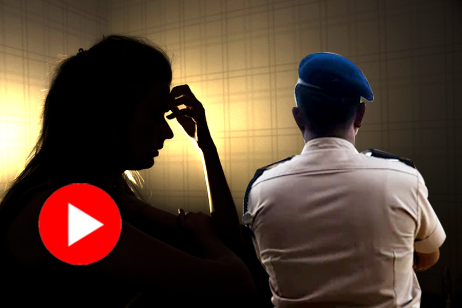 Drunk cop in Uttar Pradesh disturbs wife in public, suspended after video became viral