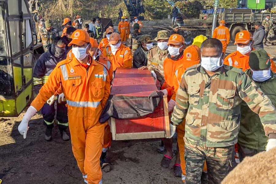 Bodies of 5 trapped laborers recovered from Assam coal mine after 44 days dgtl