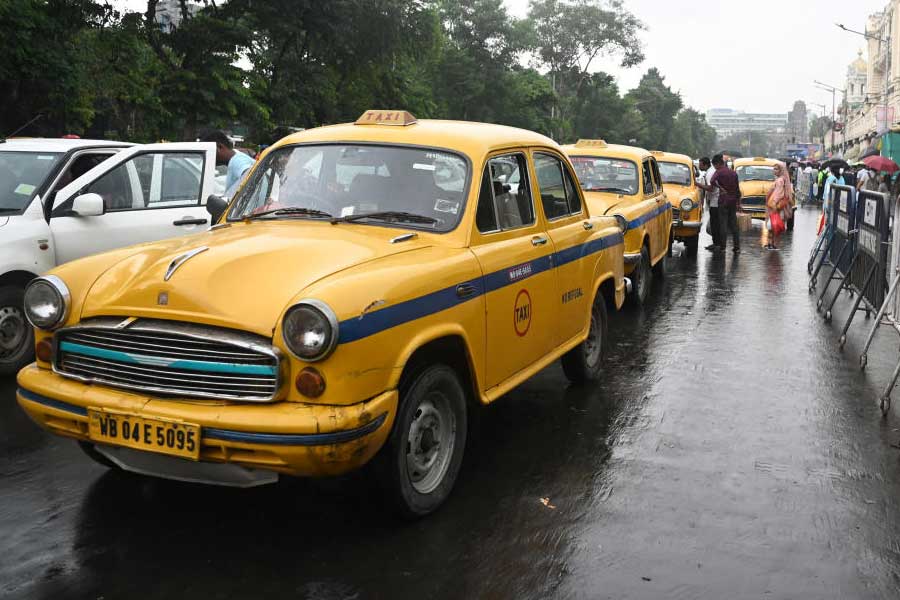 Keep strict vigil illegal parking and take necessary steps, Calcutta High court orders police dgtl