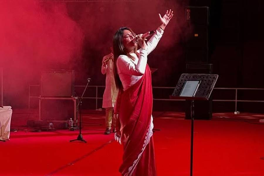 Singer Iman Chakraborty Performed Music At Maha Kumbh 2025 dgtl