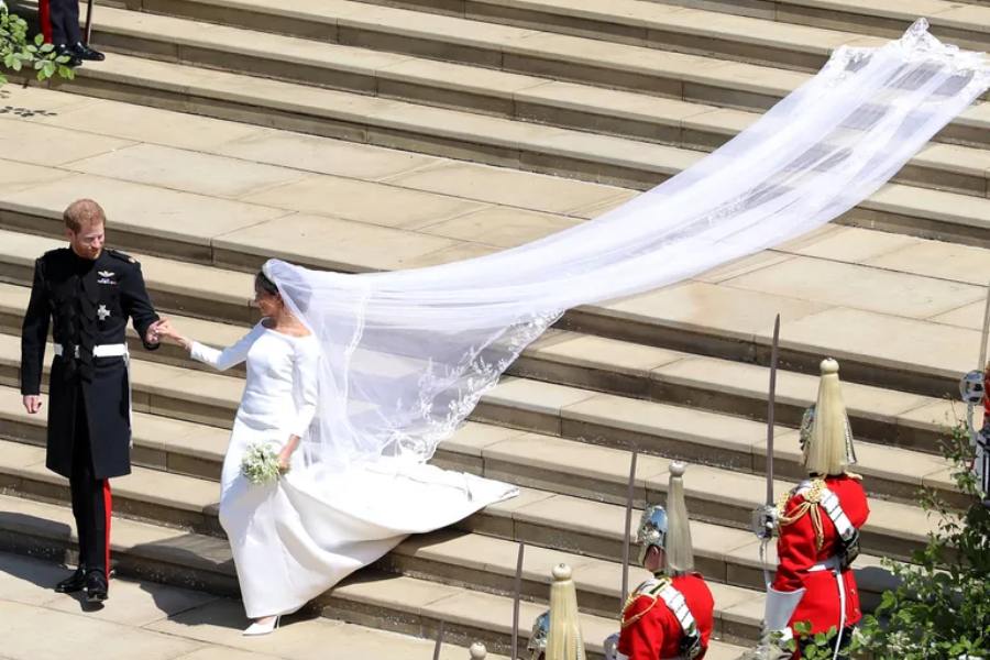 মেগানের ১৬ ফুটের ‘ভেল’।