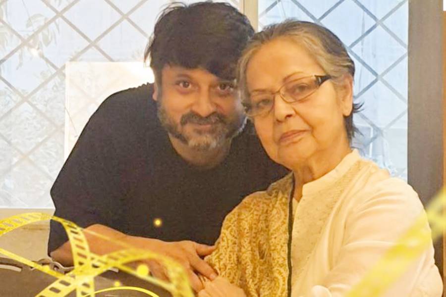 এক ফ্রেমে রাখি গুলজ়ার, শিবপ্রসাদ মুখোপাধ্যায়।