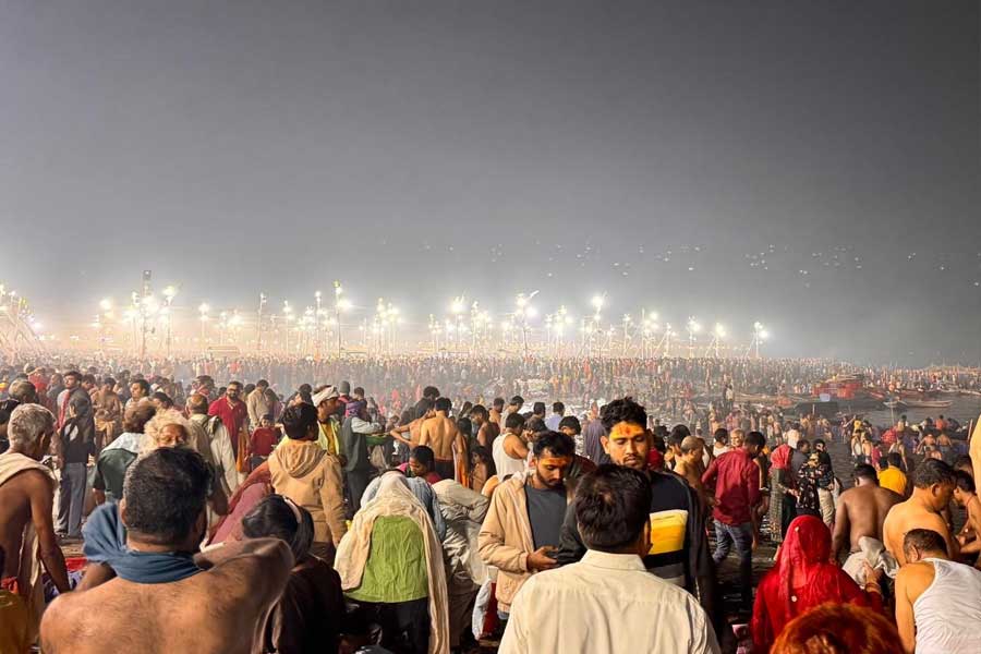 পুণ্যের আশায় মহাকুম্ভে জনসমাগম।
