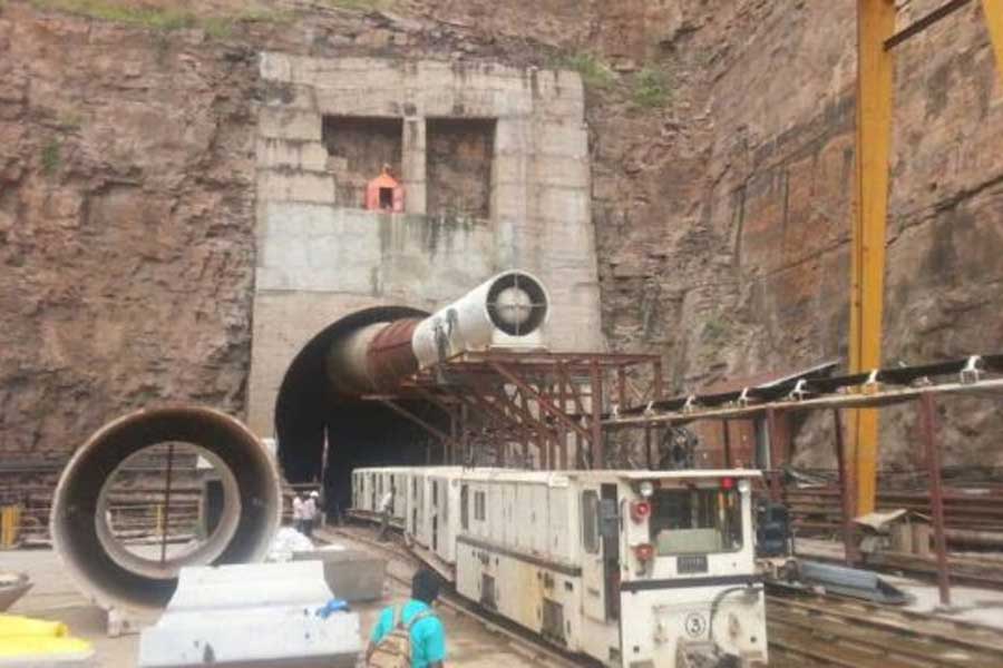 Several workers feared trapped as tunnel collapses in Telangana dgtl