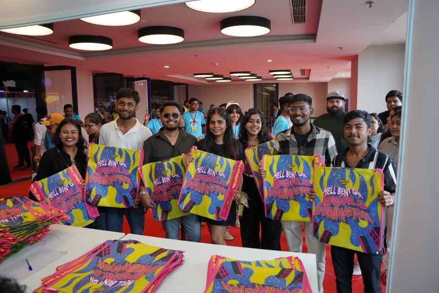 কমিক কনের নানা ইভেন্ট হচ্ছে কলকাতায়।