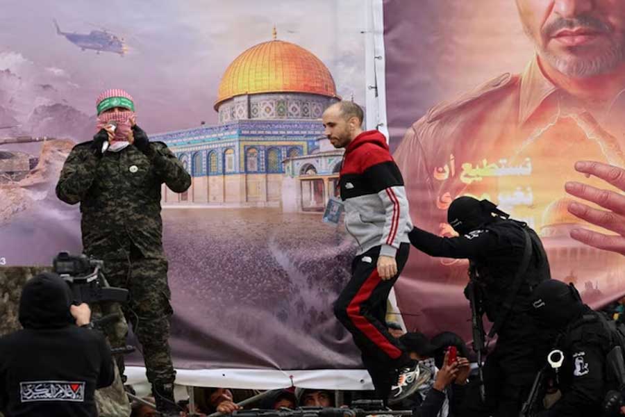 Hamas released two more Israeli hostages to Red Cross