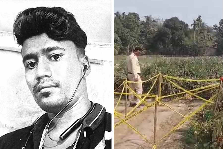 (বাঁ দিকে) নিহত যুবক হজরত লস্কর। এখান থেকেই উদ্ধার হয়েছিল হজরতের দেহ (ডান দিকে)
