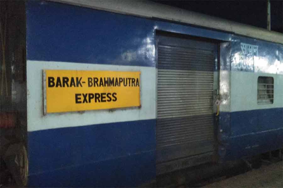 Fire breaks out at Barak-Brahmaputra Express in Assam dgtl