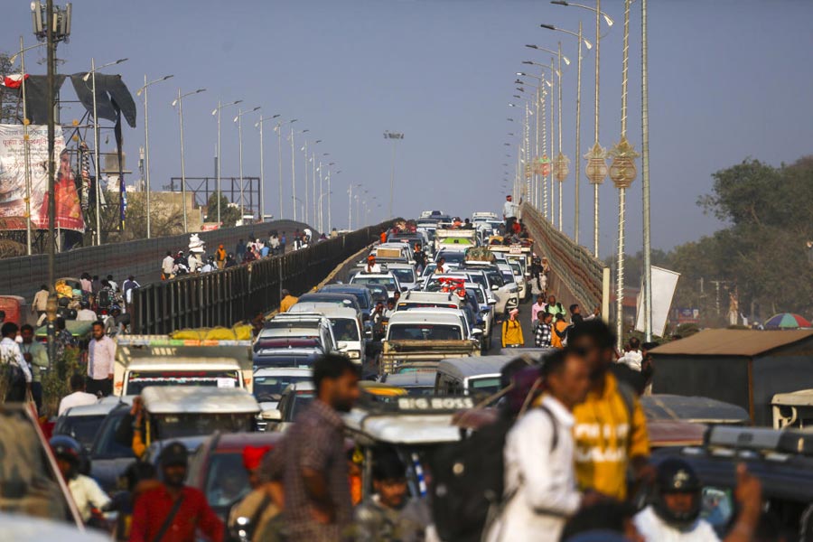 25km long traffic jam in Prayagraj dgtl