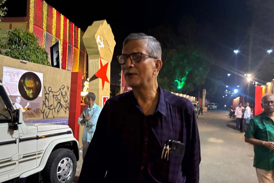 সিপিএমের রাজ্য সম্মেলনস্থলে রবিবার সন্ধ্যায় হাজির সাসপেনশনে থাকা তন্ময় ভট্টাচার্য।