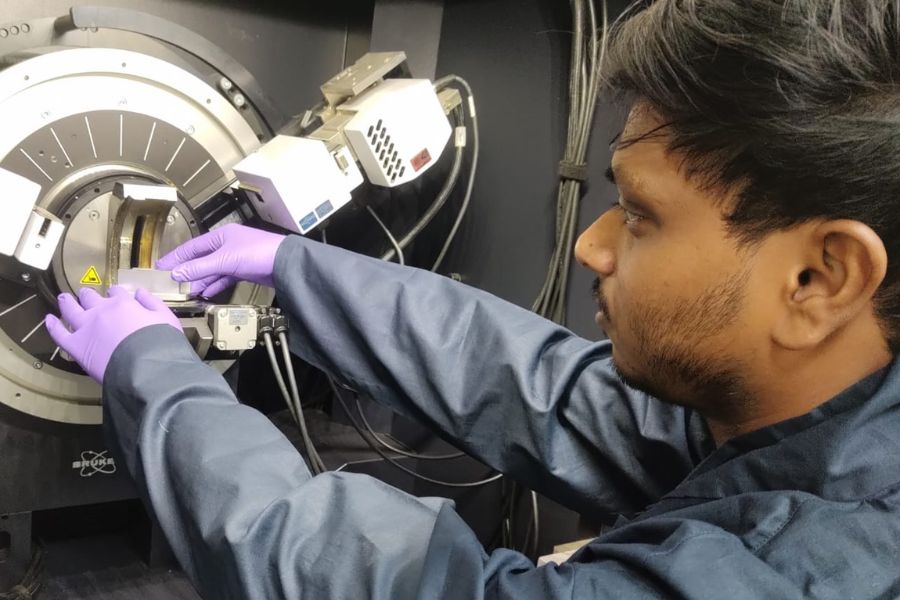 The working methods of various ancillary equipment used in the laboratory will also be taught.