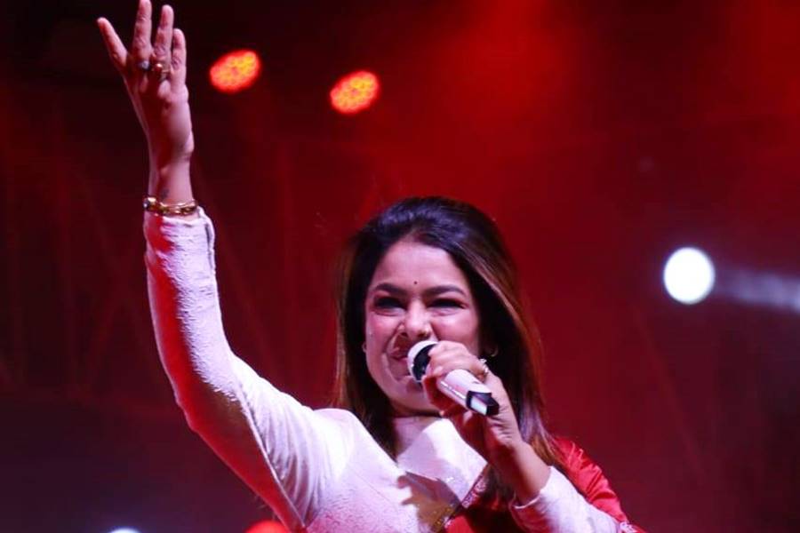 নতুন উপহার নিয়ে আসছেন ইমন চক্রবর্তী।