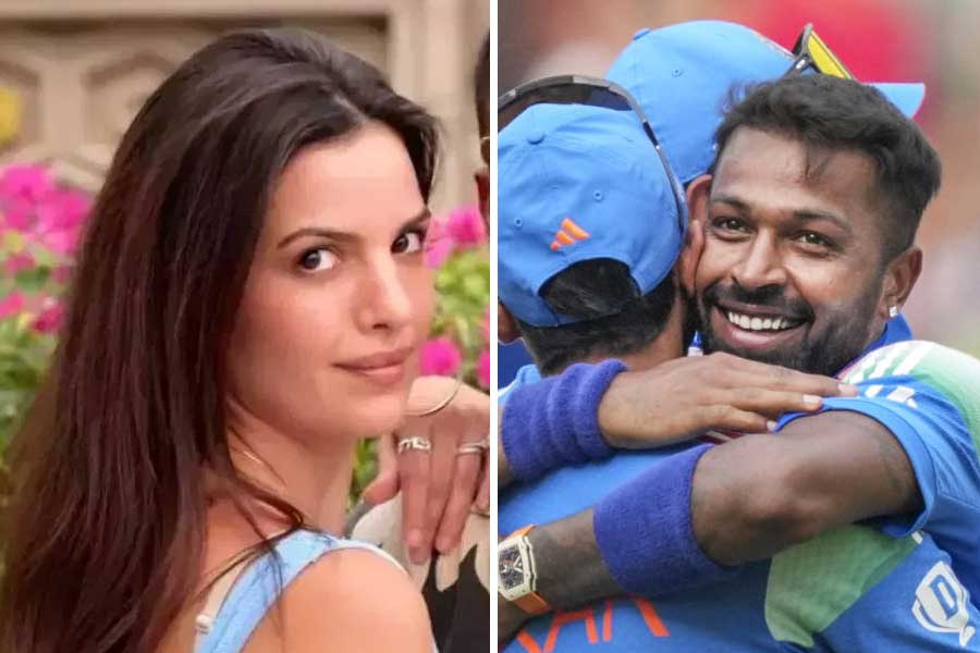 Hardik Pandya rumoured girlfriend  jasmin Walia Cheered him during india vs pakistan match dgtl