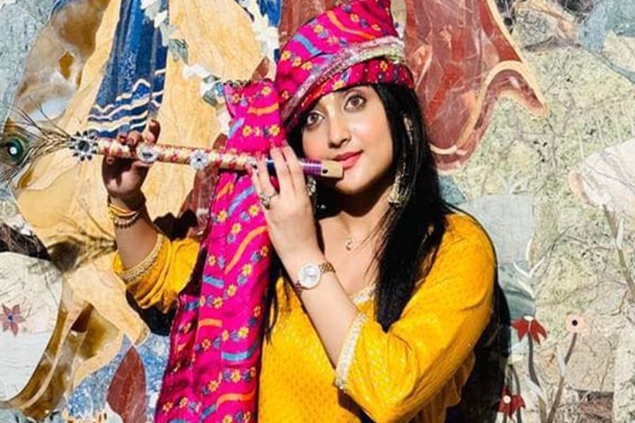 Bengali actress Soumitrisha Kundoo is celebrating her birthday at Vrindavan dgtl