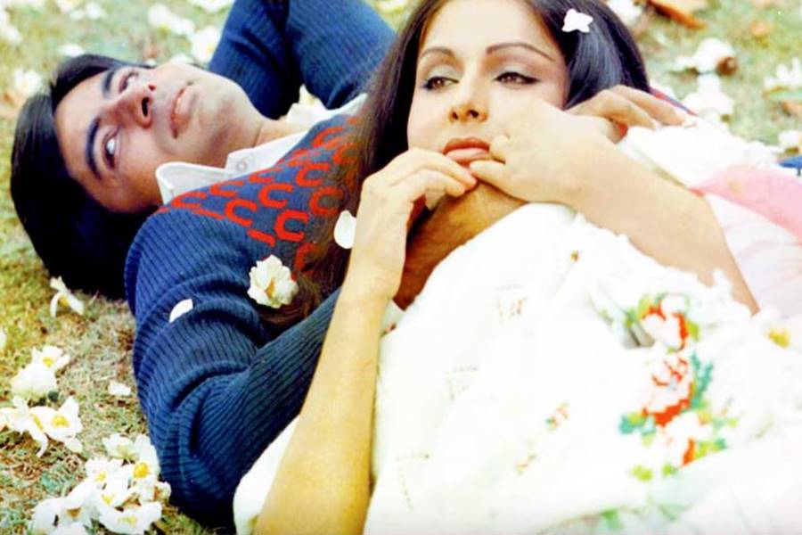 অমিতাভ বচ্চন-রাখি গুলজ়ার এক ফ্রেমে।