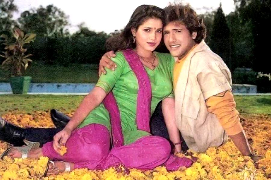 বিয়ে হয়ে যাওয়ার পরেও নাকি নীলমের সঙ্গে সম্পর্ক বজায় রেখেছিলেন গোবিন্দ। তবে এক বছর পূর্ণ হওয়ার পর গোবিন্দ এবং সুনীতার বিয়ের কথা জানতে পেরে যান নীলম। বলিপাড়ায় কানাঘুষো শোনা যায় যে, বিয়ের কথা জানার পর নীলম নিজেই গোবিন্দের কাছ থেকে দূরে সরে যান।