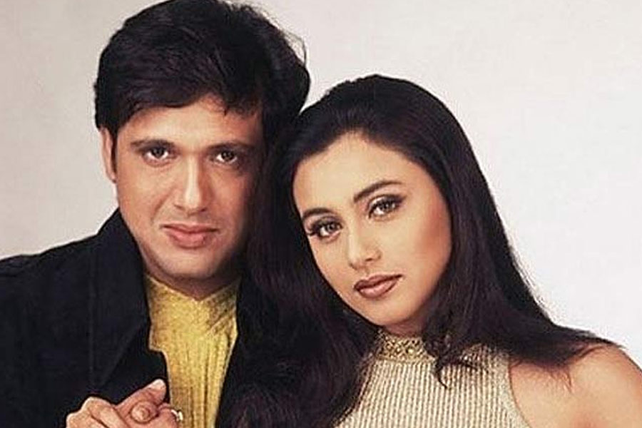 তবে গোবিন্দ এবং রানি সম্পর্কের গোপনীয়তা বেশি দিন রক্ষা করতে পারেননি। শোনা যায়, এক সাংবাদিক নাকি হোটেলের একটি ঘর থেকে গোবিন্দকে রাতপোশাক পরে বেরিয়ে যেতে দেখেছিলেন। সেই ঘরে নাকি রানি ছিলেন। এই কথা ছড়িয়ে পড়তে বেশি সময় লাগেনি।