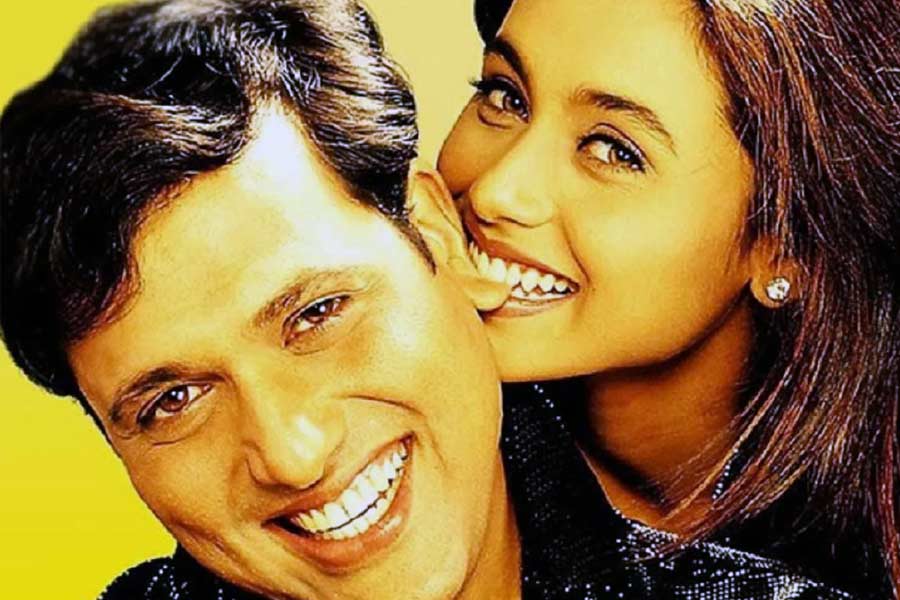 কানাঘুষো শোনা যায়, রানি নাকি গোবিন্দকে বিয়ে করতে চেয়েছিলেন। অন্য দিকে স্বামীর বিবাহ-বহির্ভূত সম্পর্কের কথা জানতে পেরে মন ভেঙে যায় সুনীতার। সব ছেড়ে তিনি বাপের বাড়ি যাওয়ার সিদ্ধান্ত নেন। কিন্তু গোবিন্দ তাঁর ভুল বুঝতে পারেন। রানিও নাকি বুঝতে পারেন যে, গোবিন্দ তাঁর সংসার ভেঙে রানির সঙ্গে ঘর বাঁধবেন না। তাই দুই তারকা তাঁদের সম্পর্কে ইতি টানেন। সময়ের সঙ্গে সঙ্গে সুনীতার সঙ্গেও গোবিন্দের সম্পর্ক ঠিক হয়ে যায়।