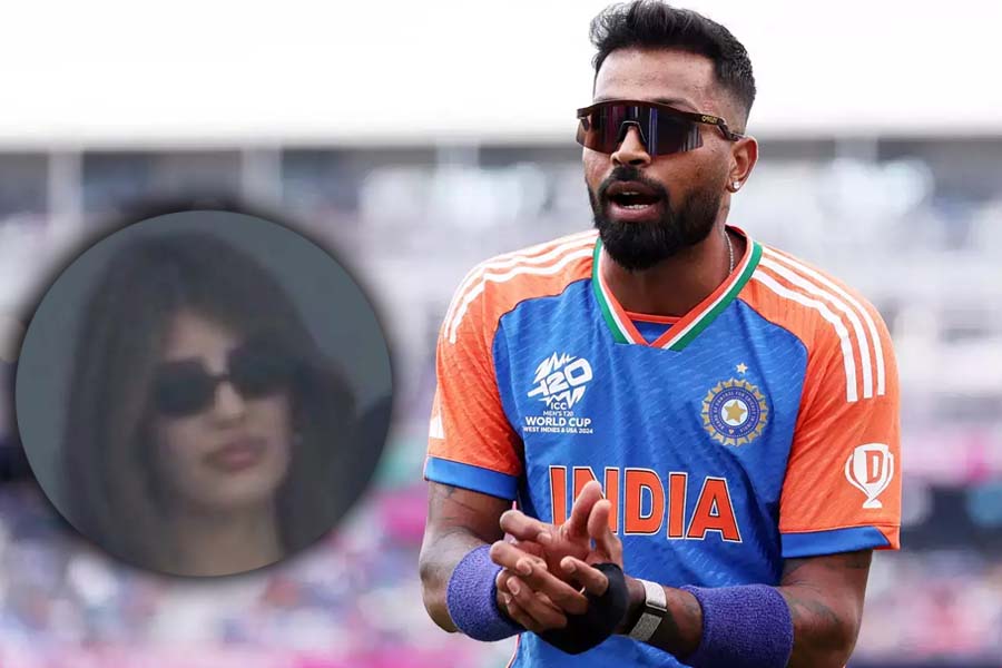 meet hardik pandyas rumoured girlfriend jasmin walia spotted throwing kiss at india pakistan match in champions trophy dgtl