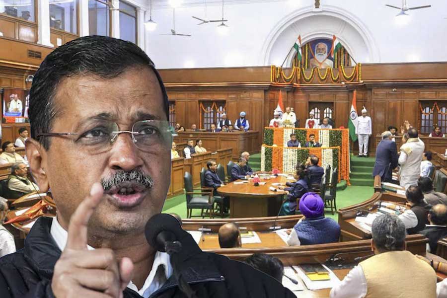 CAG report says Delhi liquor policy of AAP Government led to 2000 crore revenue loss dgtl