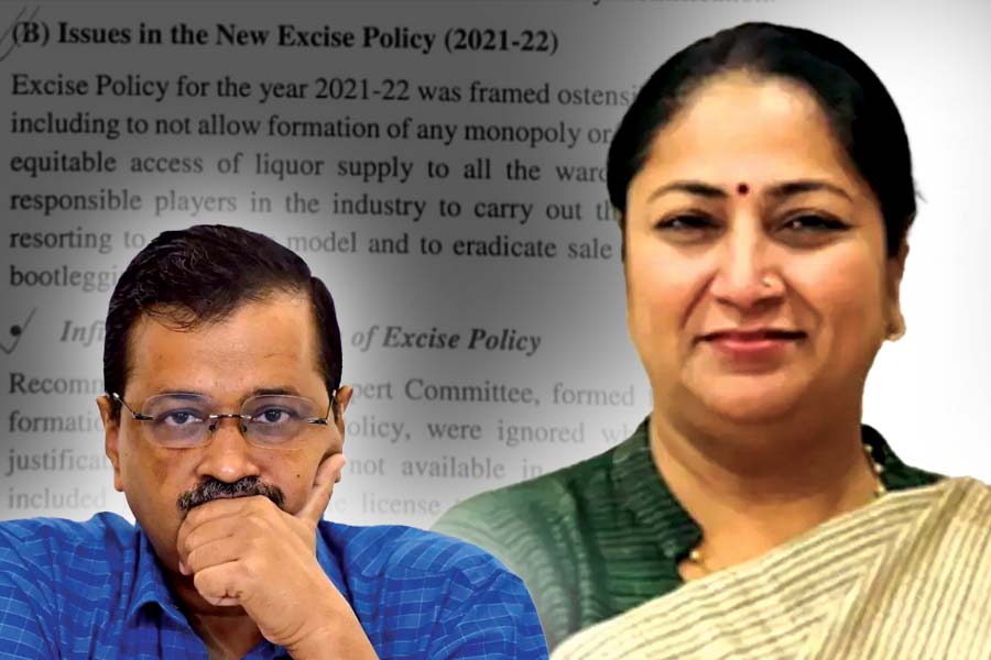 Delhi CM Rekha Gupta Submits CAG Report on Liquor Case Related to AAP Leader Arvind Kejriwal dgtl