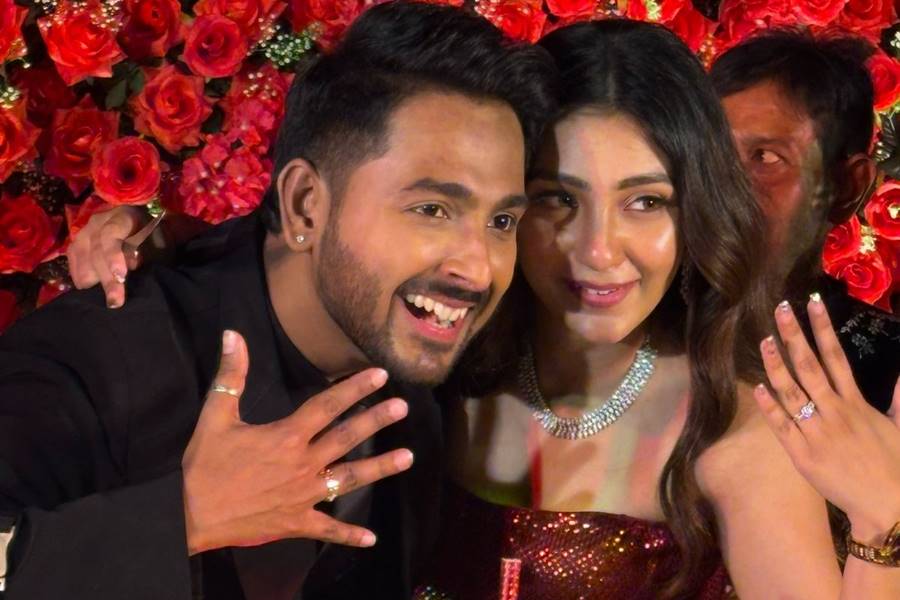 Bengali television actress Ananya Guha got engaged with youtuber Sukanta Kundu dgtl