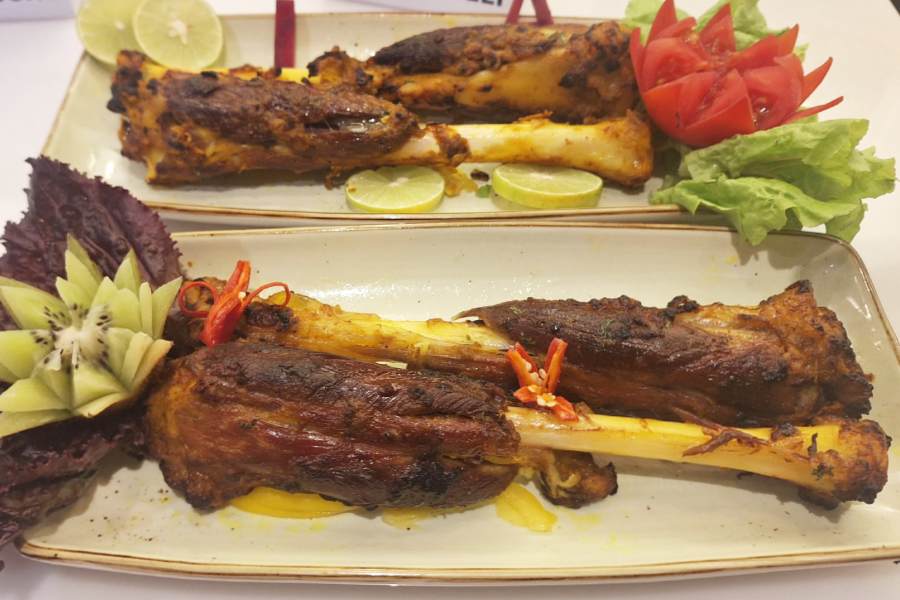 চেনা মোগলাই খানাও থাকছে। 