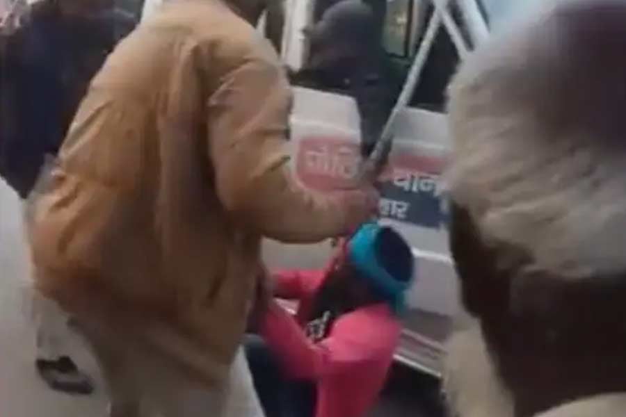 Mentally challenged man allegedly beaten by Bihar cops for leaning against their car, suspended dgtl