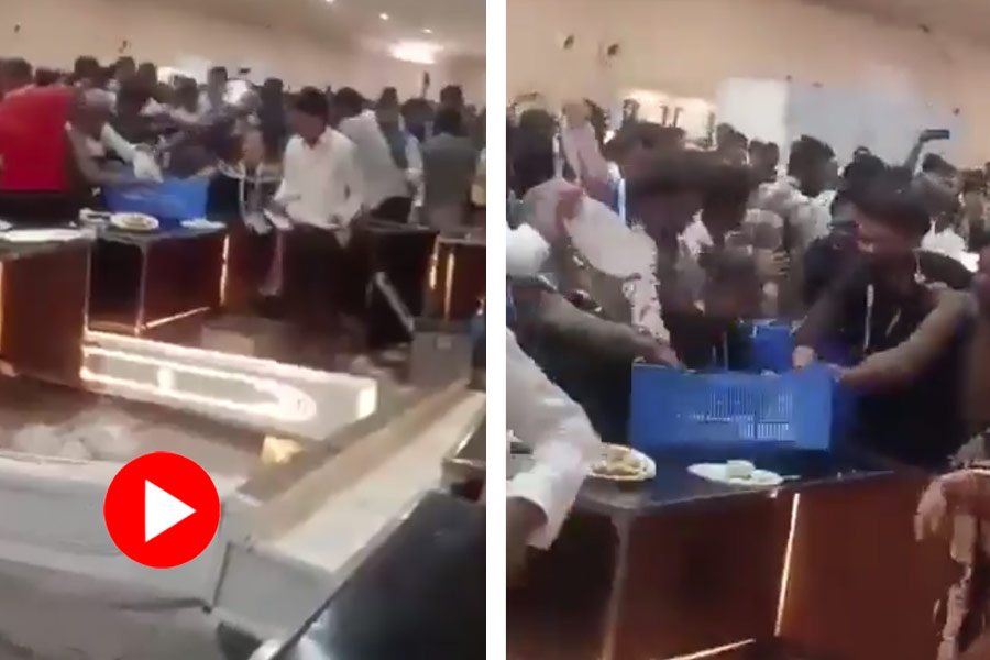 attendees at the Bhopal business summit