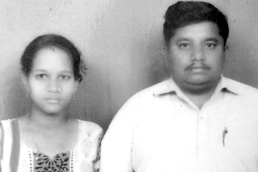 Man in Bengaluru kills wife then died when child was present in Home