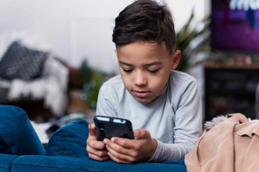 Here are some tips to overcome Nomophobia in children