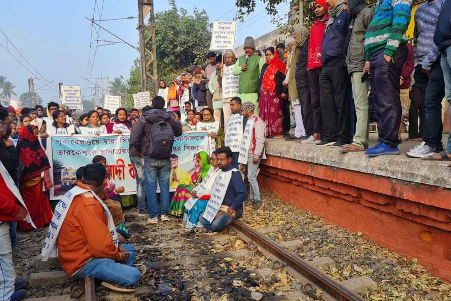 Protests erupt at Singur station against extension of Howrah Tarakeswar Singur local train route dgtld