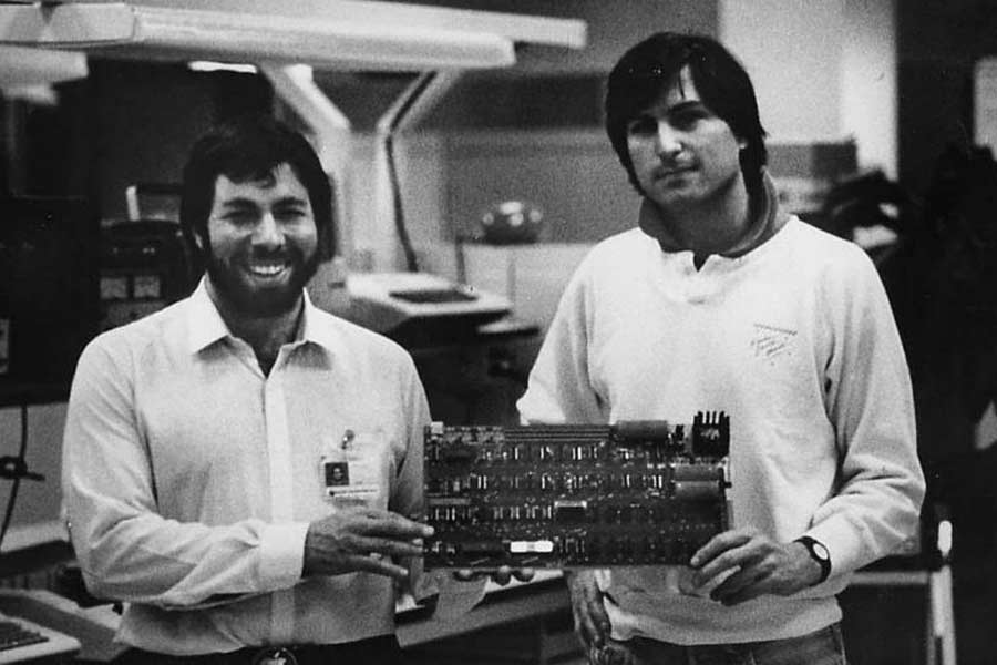 Ronald Wayne, who once owned a 10% stake in Apple Company would have been the second-richest person in the world today 