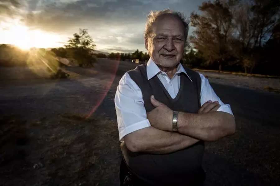 Ronald Wayne, who once owned a 10% stake in Apple Company would have been the second-richest person in the world today 