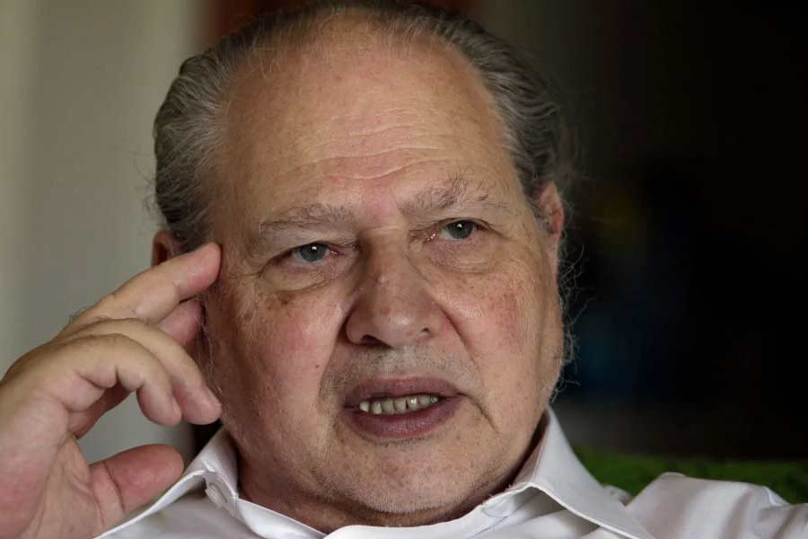 Ronald Wayne, who once owned a 10% stake in Apple Company would have been the second-richest person in the world today 