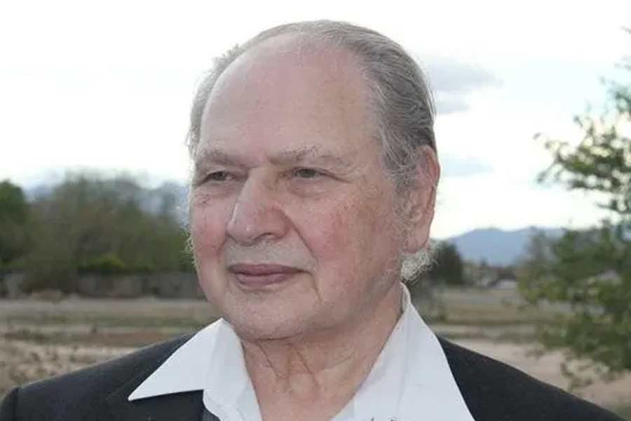 Ronald Wayne, who once owned a 10% stake in Apple Company would have been the second-richest person in the world today 
