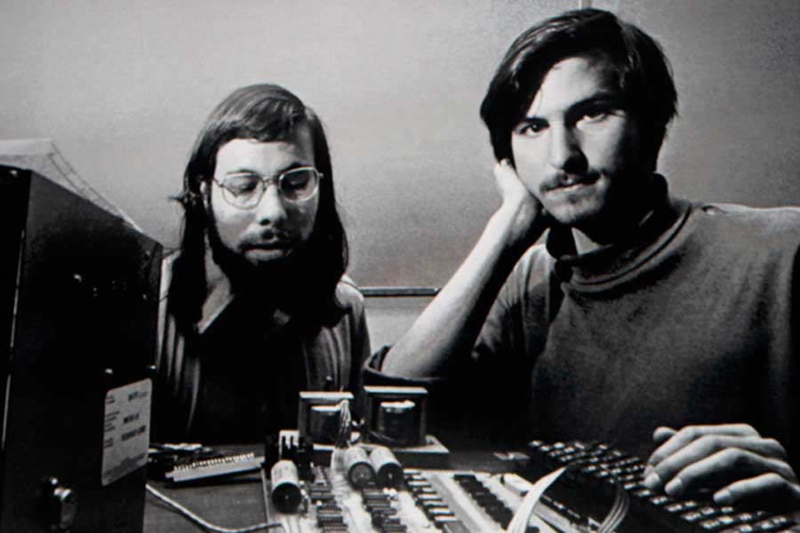 Ronald Wayne, who once owned a 10% stake in Apple Company would have been the second-richest person in the world today 