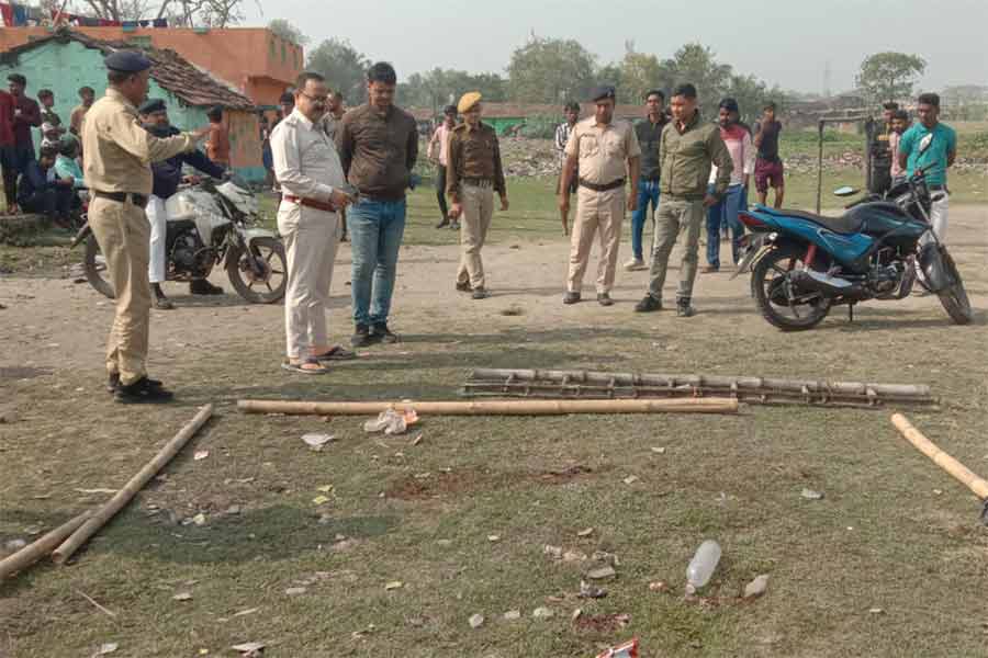 খেলার মাঠে যুবক খুনের ঘটনায় তদন্তে চন্দননগর কমিশনারেটের পুলিশ। বুধবার সকালে।