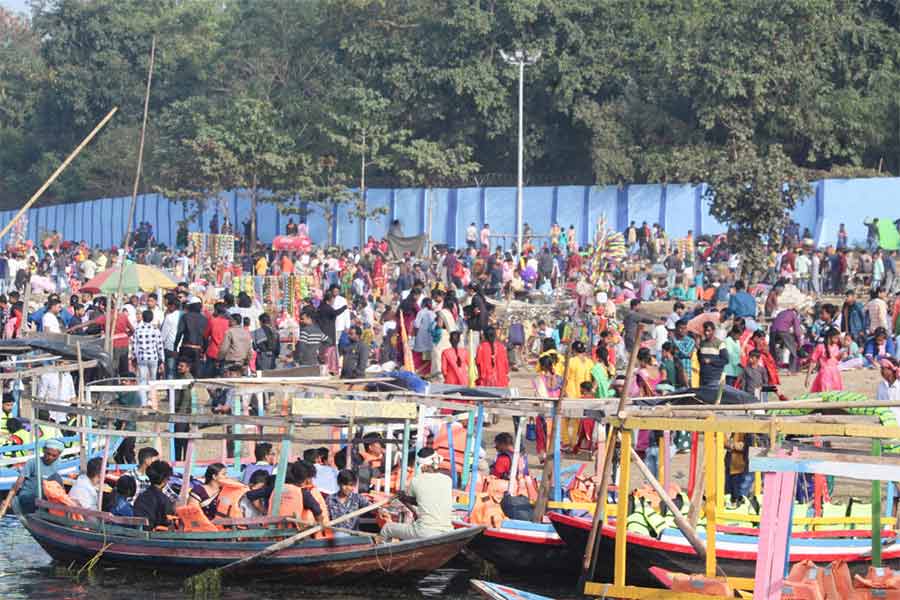 মুকুটমণিপুর পর্যটন কেন্দ্রে ভিড়।