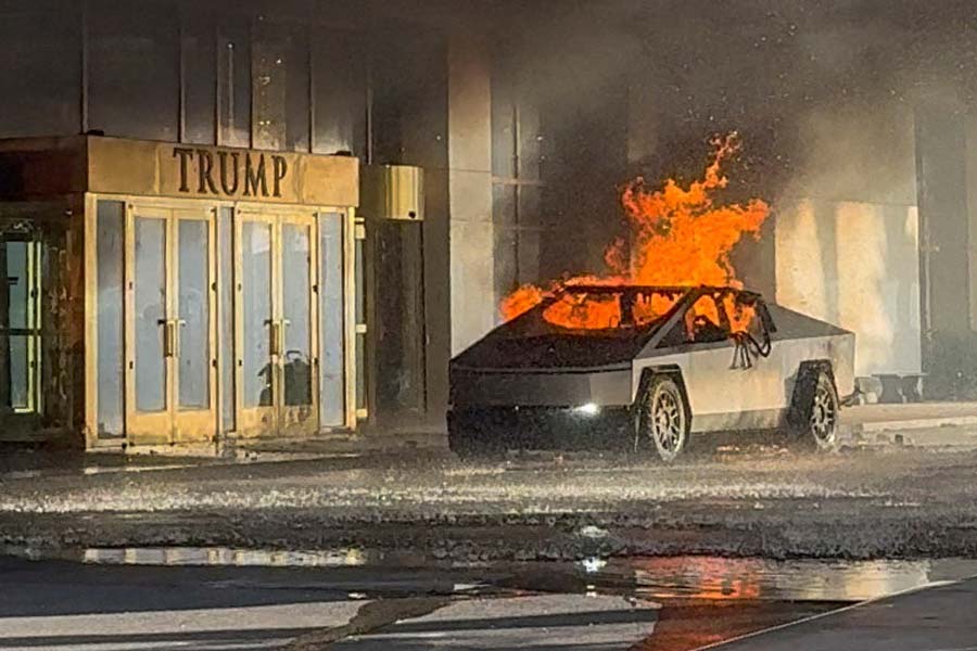 Tesla cybertruck explosion outside Trump Hotel in Las Vegas Nevada dgtl