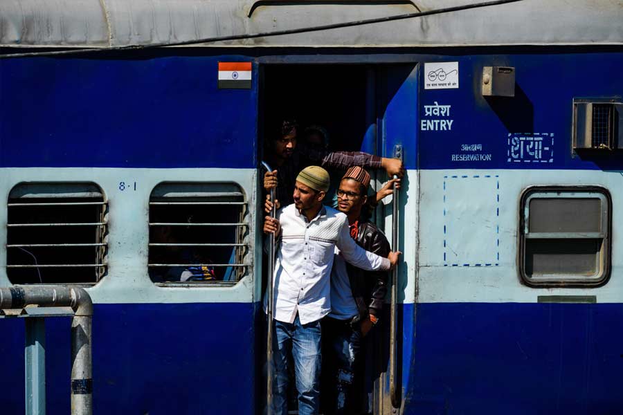 One man run over by train in Murshidabad his sister also jumped into train line dgtld