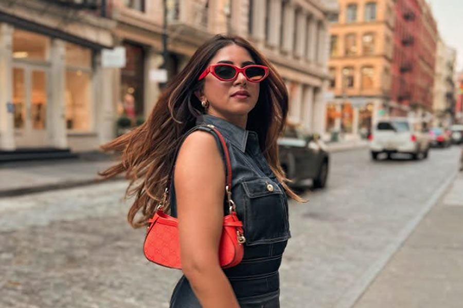 বাচ্চাদের মানসিক বিকাশ সংক্রান্ত বিষয়ে বিশেষ প্রশিক্ষণ নেওয়ার জন্য নিউ জ়িল্যান্ডের একটি কলেজে ভর্তি হন আশনা। তার পর ফোটোগ্রাফি নিয়েও প্রশিক্ষণ নেন তিনি।