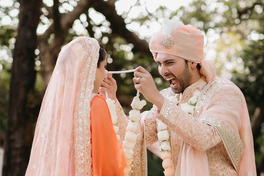 বহু অনুষ্ঠানে একসঙ্গে দেখা গিয়েছে আরমান এবং আশনাকে। বলিউডের অন্দরমহল থেকে জানা যায়, ২০১৭ সালে সম্পর্কে জড়ানোর কিছু দিন পর তাঁদের বিচ্ছেদ হয়ে যায়। ২০১৯ সালে আবার সম্পর্কে জড়ান তাঁরা।