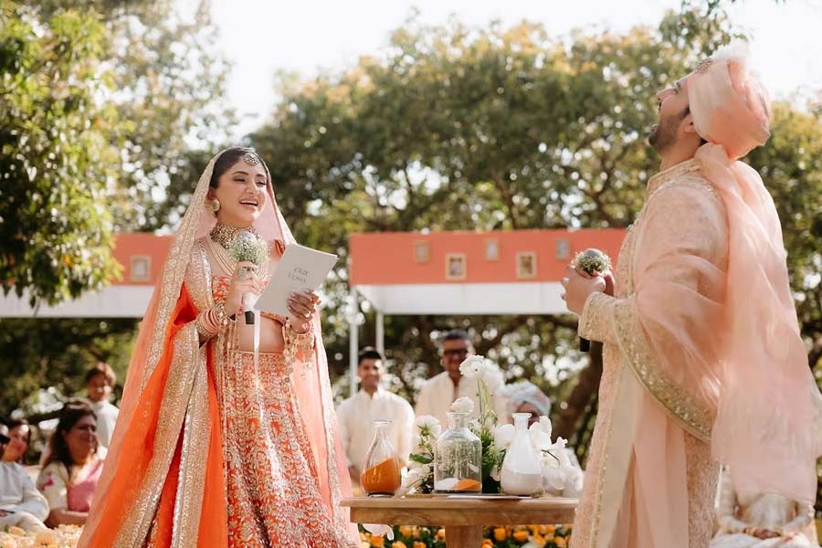 ২০২৩-এর অগস্ট মাসে বাগ্‌দান পর্ব সেরেছিলেন আরমান মালিক ও আশনা শ্রফ। বাগ্‌দান সারার আগে প্রেমিকার জন্য বিশেষ এক কাজ করেছিলেন গায়ক। ‘কসম সে: দ্য প্রোপোজ়াল ফর হিজ় লেডি লভ’ নামে একটি মিউজ়িক ভিডিয়ো তৈরি করেছিলেন গায়ক। আশনাকে প্রেমের বার্তা দেওয়ার জন্যই এই গান তৈরি করেছিলেন আরমান।