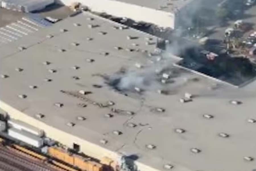 Plane crashed on a commercial building in California dgtl