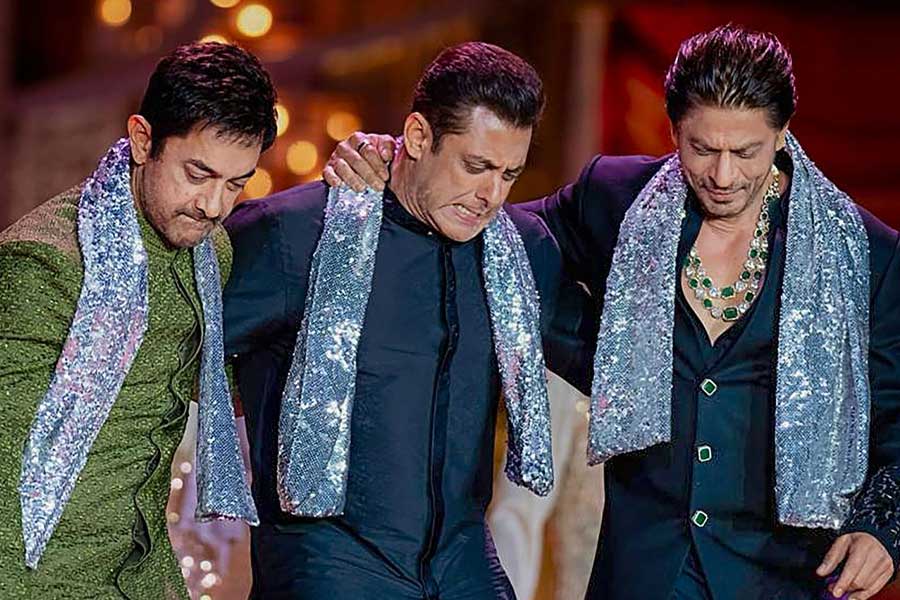 Trade Experts Assess How Turning 60 in 2025 May Impact the Stardom of Shah Rukh Khan, Aamir Khan and Salman Khan