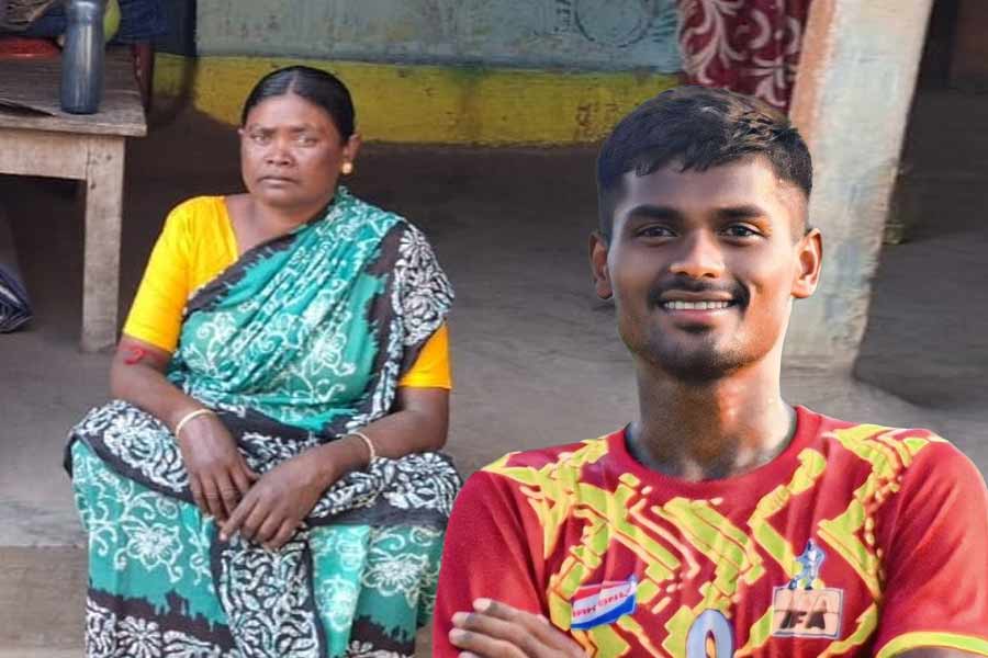 Sontosh Trophy winner Bengal team’s player Ravi Hanshda mother share her journey