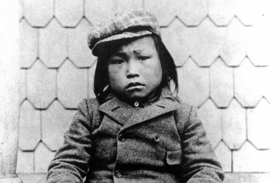 A tragic story of six intuits who had been bought from Greenland to America 