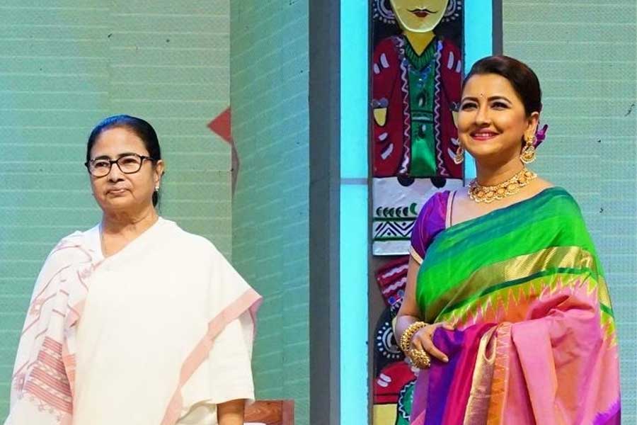 সাংসদ হওয়ার আগে ‘দিদি নং ১’-এর সেটে মুখ্যমন্ত্রী এবং রচনা।